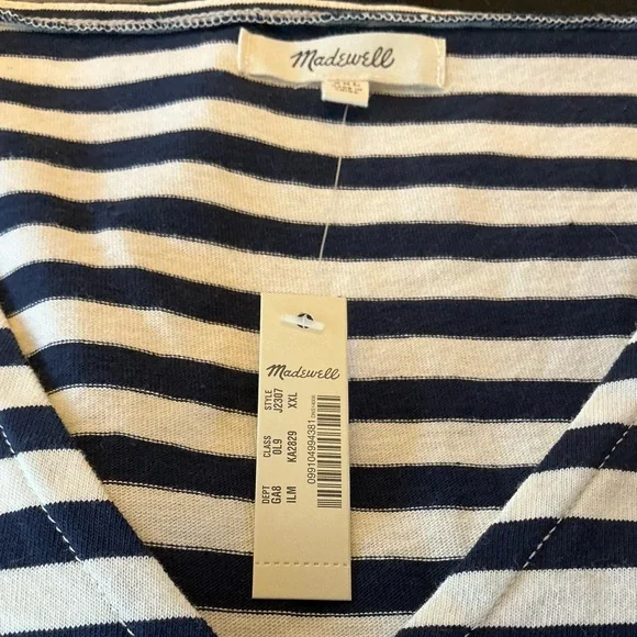 Madewell NWT Navy and White Striped V-Neck Cropped Top  SZ XXL Nautical  Relaxed - Picture 3 of 12